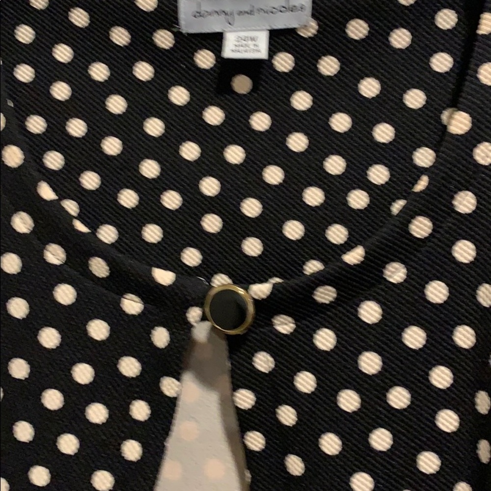 PRE-LOVED- DANNY &NICOLE 2Piece - Picture 5 of 6